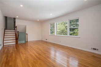 2C Shadow Ln in Larchmont, NY - Building Photo - Building Photo