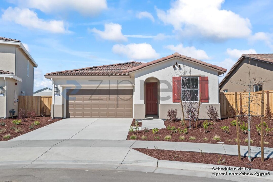 15507 Folktale Wy in Lathrop, CA - Building Photo