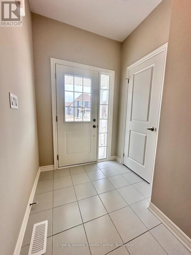 209 Clipper Dr in Clearview, ON - Building Photo - Building Photo