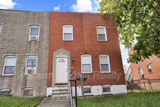 2956 Yorkway in Dundalk, MD - Foto de edificio - Building Photo