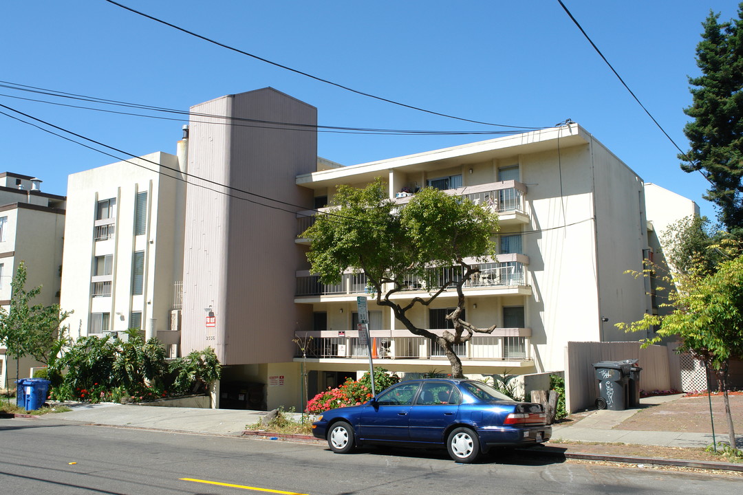 2536 College Ave in Berkeley, CA - Building Photo