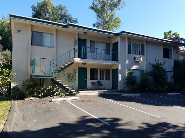 12419 Julian Ave in Lakeside, CA - Foto de edificio - Building Photo