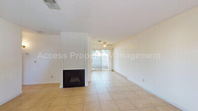 3002 Lake Park Ct in Modesto, CA - Building Photo - Building Photo