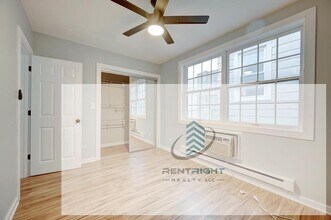 2425 W Gunnison St, Unit 3 in Chicago, IL - Foto de edificio - Building Photo