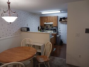 10 Squire Ct in Natick, MA - Building Photo - Building Photo