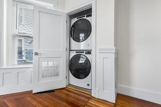 301 Medford St, Unit 1 in Somerville, MA - Building Photo - Building Photo