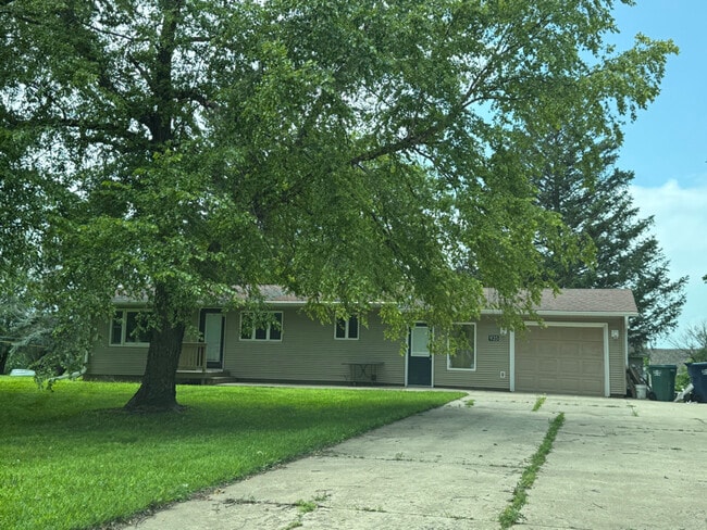 property at 935 N Rerick Ave
