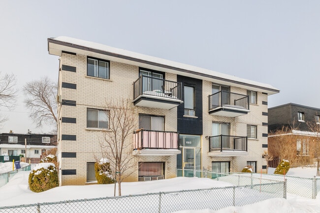 660 Laval Boul in Laval, QC - Building Photo - Primary Photo