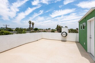 3726 Kelton Ave in Los Angeles, CA - Building Photo - Interior Photo