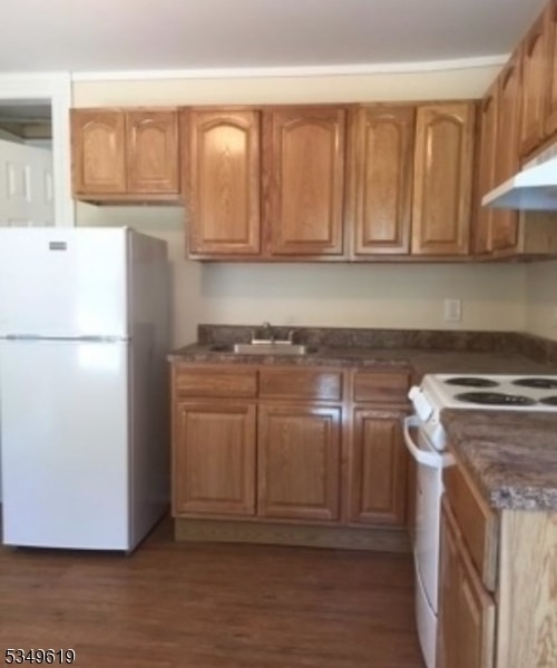 144 Lakeside Dr W in Belvidere, NJ - Building Photo