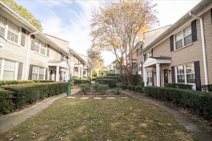 2232 Dunseath Ave NW in Atlanta, GA - Foto de edificio - Building Photo