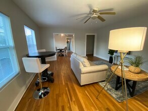 1620 Branard St in Houston, TX - Building Photo - Building Photo
