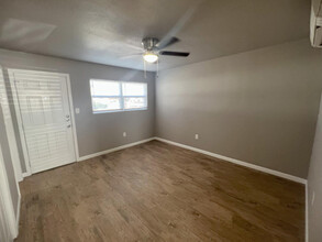 1201 36th St in Lubbock, TX - Foto de edificio - Building Photo