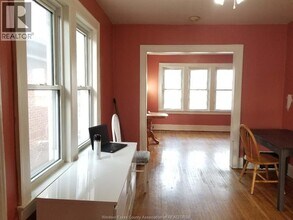 1093 Howard Ave in Windsor, ON - Building Photo - Building Photo