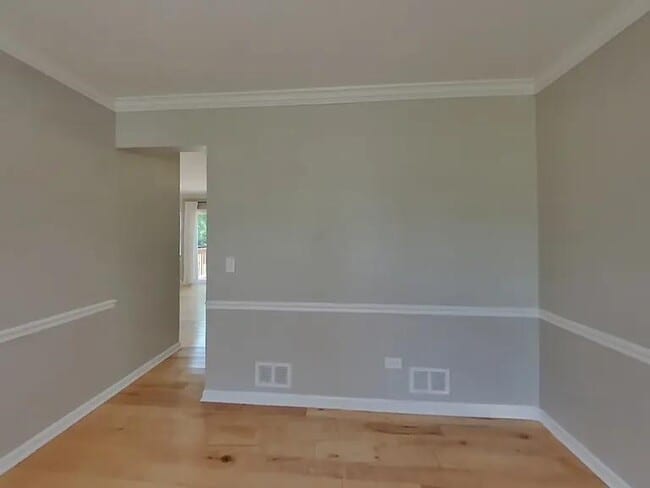 property at 1913 Gatewood Dr