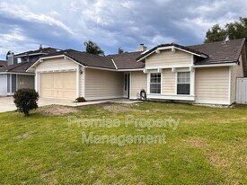 885 Pinewood Dr in Oceanside, CA - Building Photo