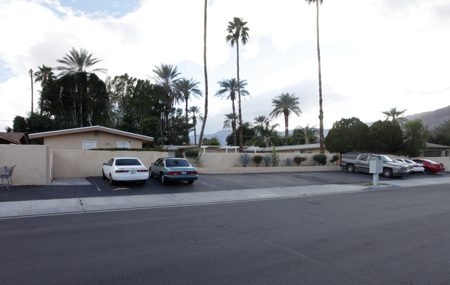 73301 Guadalupe Ave in Palm Desert, CA - Foto de edificio - Building Photo