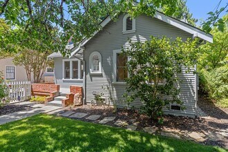 949 Addison Ave in Palo Alto, CA - Building Photo - Building Photo