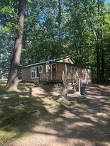 38 Sunny Ln in Sanford, ME - Building Photo