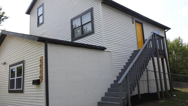 5934 Elmwood Ave in Kansas City, MO - Building Photo - Building Photo