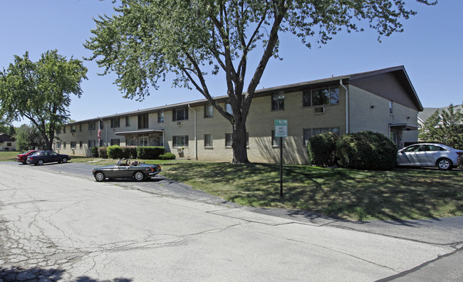 Midland Apartments in Greenfield, WI - Foto de edificio - Building Photo