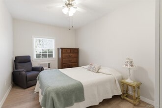 120 Greenlawn Rd in Huntington, NY - Building Photo - Building Photo