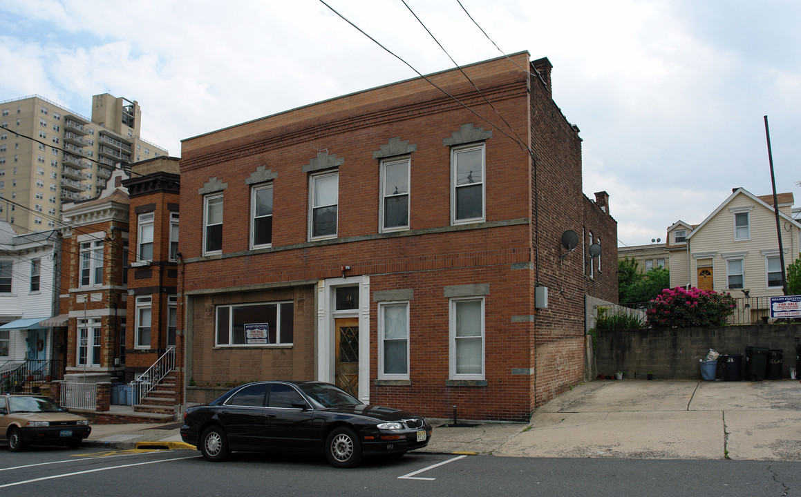 51 68th St in West New York, NJ - Building Photo