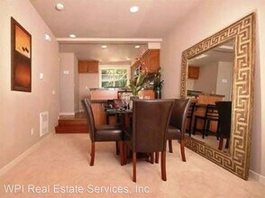 10700 24th Ave NE in Seattle, WA - Building Photo - Building Photo