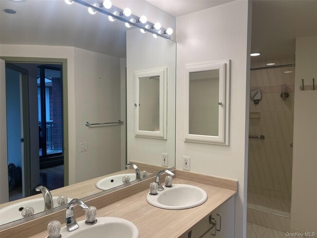 50 E Hartsdale Ave in Hartsdale, NY - Building Photo - Building Photo