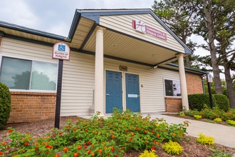 Harpers Square Apartments in Virginia Beach, VA - Building Photo - Building Photo