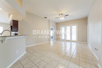 1427 Lake Shore Ranch Dr in Seffner, FL - Foto de edificio - Building Photo