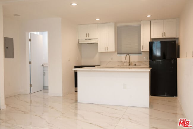 419 S Clark Dr in Beverly Hills, CA - Building Photo - Building Photo