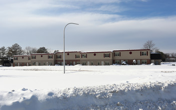 Colonial Square in Amsterdam, NY - Building Photo - Building Photo