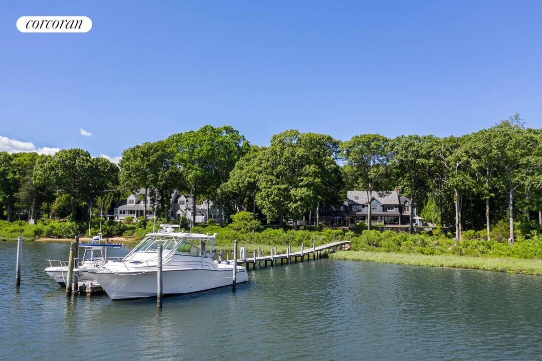 3831 Noyack Rd in Sag Harbor, NY - Building Photo