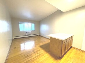 1112 Knapp in Milwaukee, WI - Building Photo - Building Photo