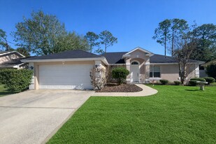 94 Woodhaven Dr in Palm Coast, FL - Building Photo