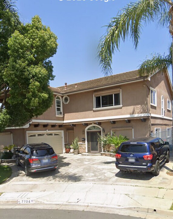 7704 Lotus Cir in Buena Park, CA - Building Photo