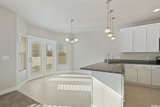 7869 S State St in Sandy, UT - Building Photo - Building Photo