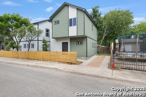 203 Obregon St in San Antonio, TX - Building Photo