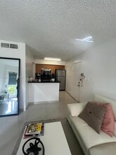 550 S Park Rd in Hollywood, FL - Building Photo - Building Photo