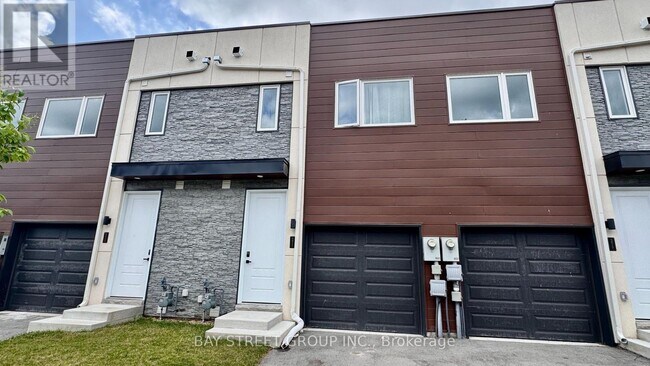 5921 BENTLEY Cmn in Niagara Falls, ON - Building Photo - Building Photo