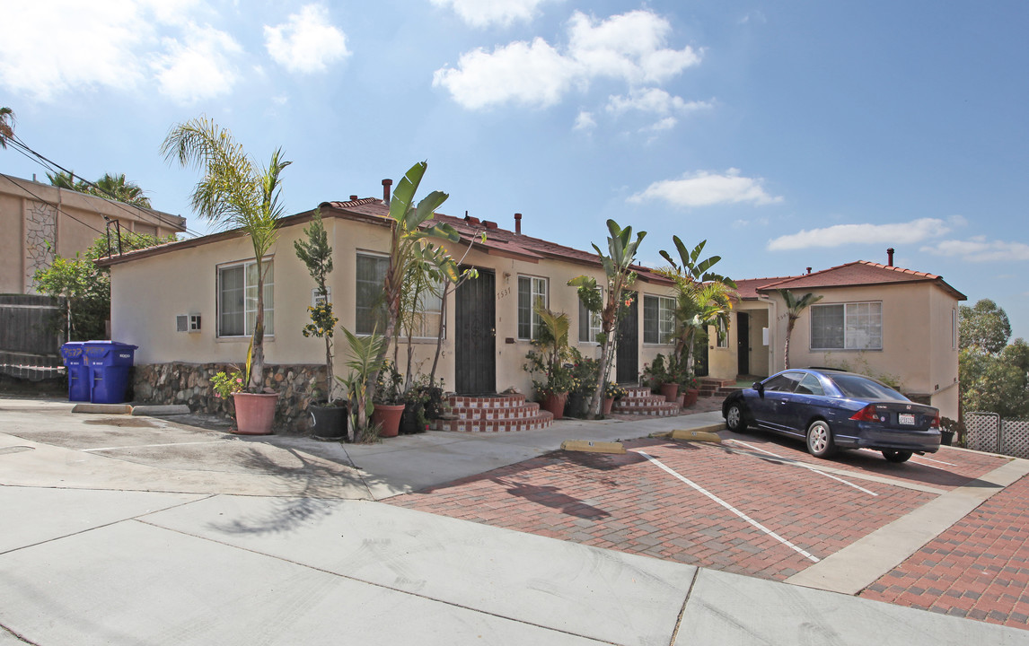 7537 High St in La Mesa, CA - Building Photo