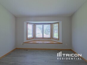 9476 Barrington Rd in Woodbury, MN - Building Photo - Building Photo