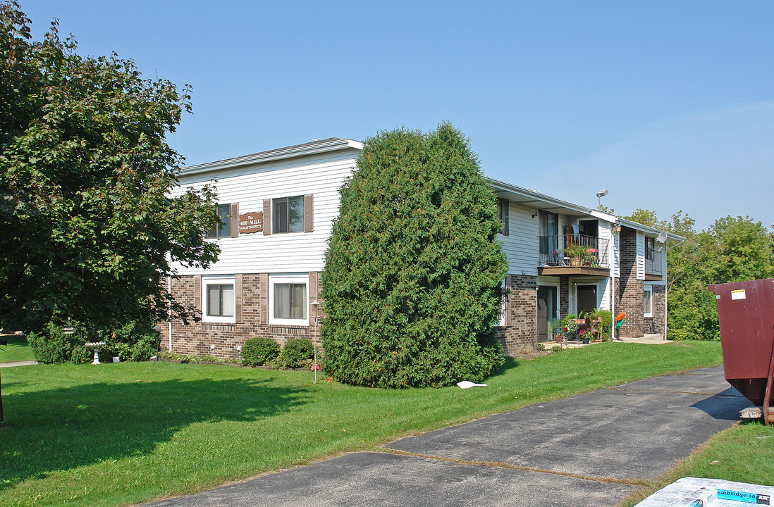 400 Mill Ave in Union Grove, WI - Building Photo