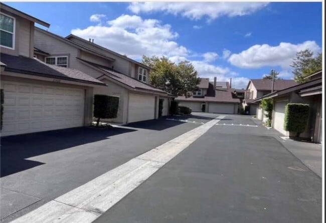 21466 Cypresswood in Lake Forest, CA - Foto de edificio - Building Photo