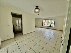 1902 SE 14th St in Cape Coral, FL - Building Photo - Building Photo