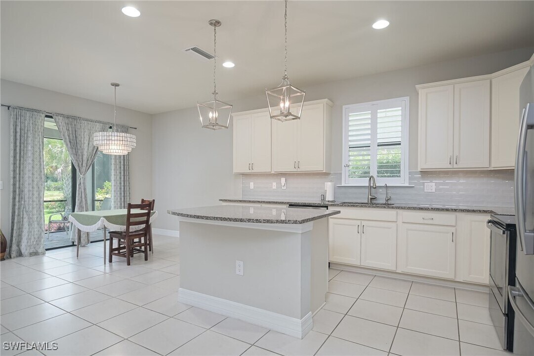 15720 Angelica Dr in Alva, FL - Building Photo