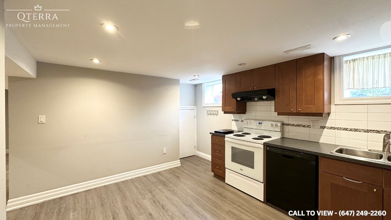 2-240 Markham Rd in Toronto, ON - Building Photo