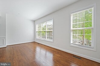 8342 Broderick Cir in Gaithersburg, MD - Building Photo - Building Photo