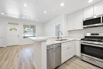 11420 Caminito La Bar in San Diego, CA - Building Photo - Building Photo